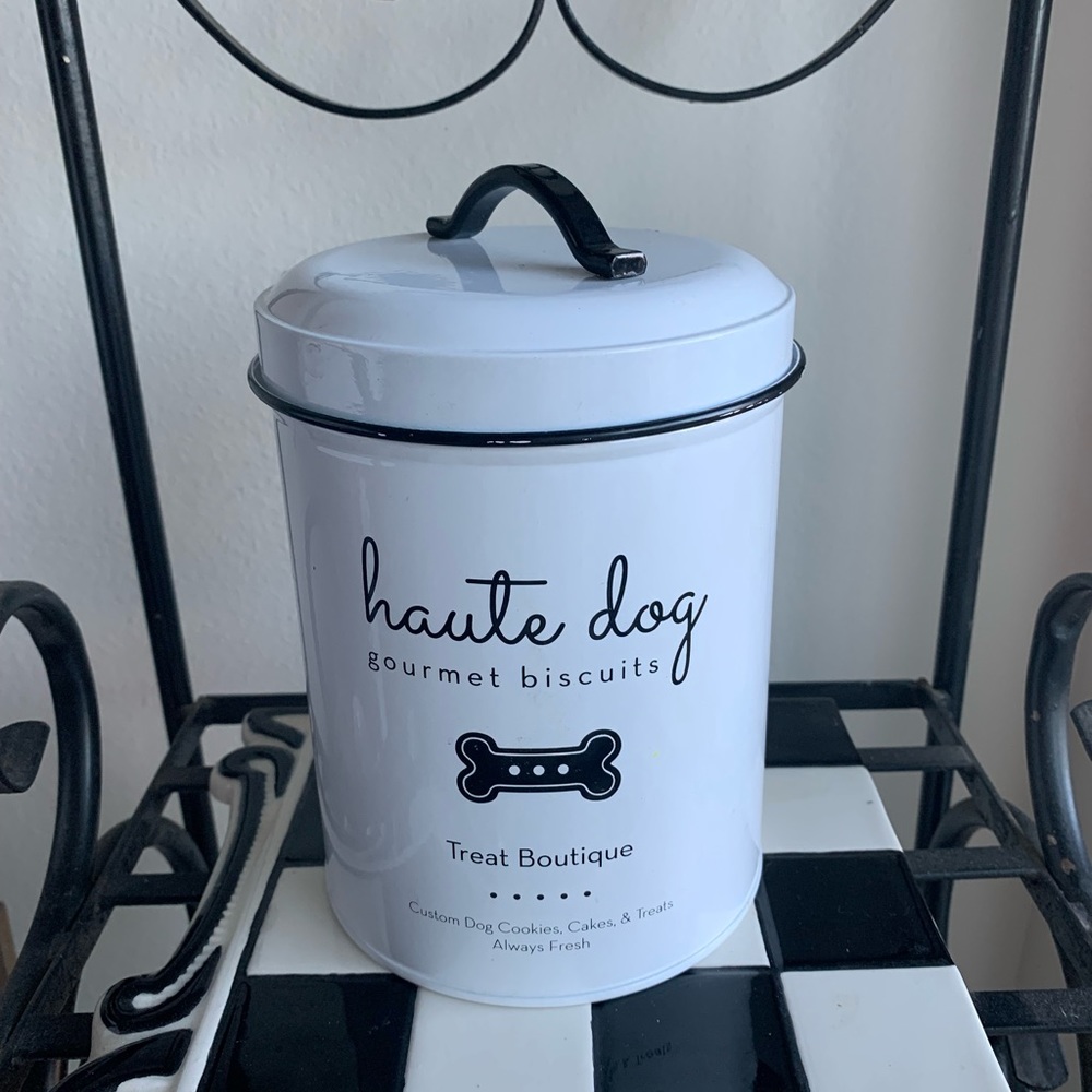 Dot treat tin